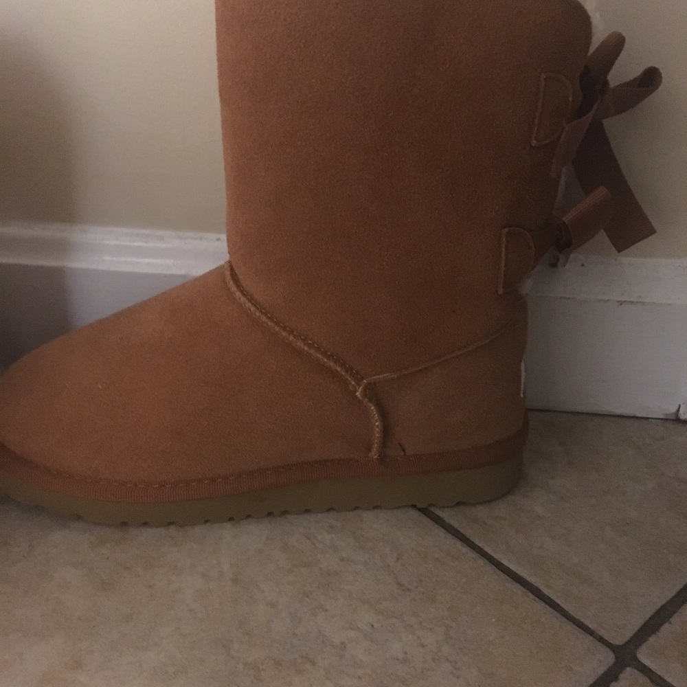 Ugg - Picture 3 of 3